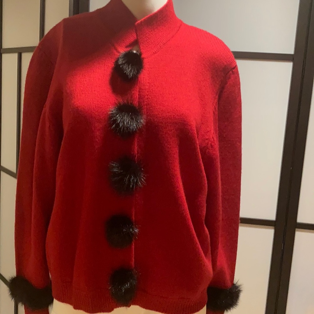 Brand: Michael Seroy, sweater, size Large, color red, used